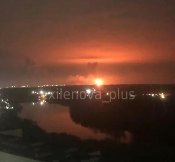 1 Ukraine Tan Cong Cang Bien Va Nha May Loc Dau Cua Nga