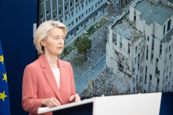 1 Chau Au Tung Don Chua Tung Co Quyet Dinh Dong Bang Tai San Nga Vinh Vien