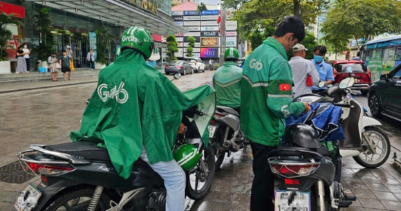 1 Bay 5000 Dong Tu Shipper Gia Mao Nhieu Nguoi Suyt Sap Bay