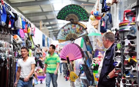 2 Canh Sat Berlin Va Hai Quan Thu Giu Hang Tram Kilogram Phao Hoa Tai Trung Tam Dong Xuan Do Luu Tru Qua Quy Dinh