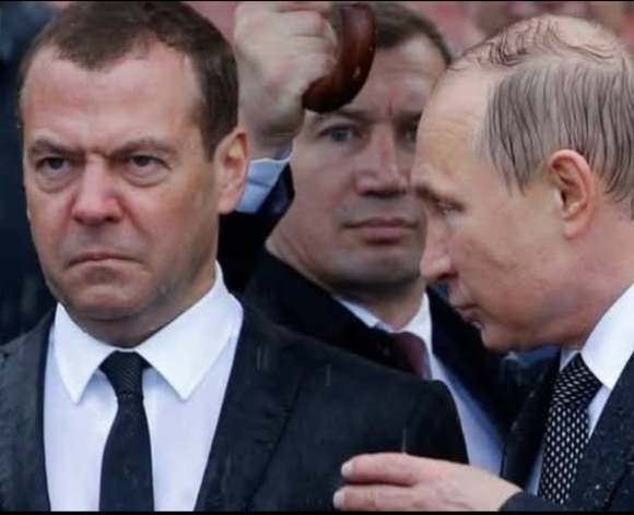 1 Dmitry Medvedev Ke Hung Han Han Thu Va Luon De Doa Huy Diet Cua Gioi Lanh Dao Nga