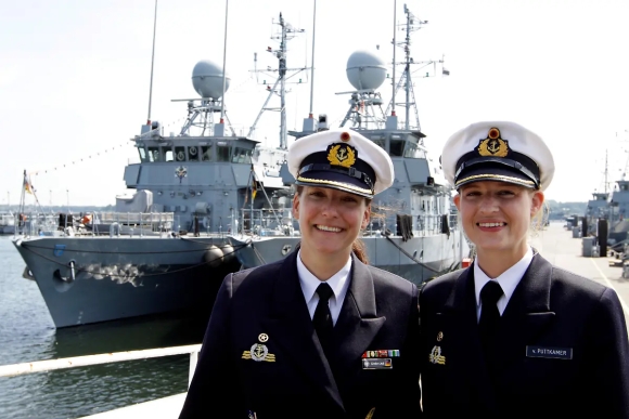 11 Tu Thu Ky Den Cap Tuong Hanh Trinh Phu Nu Gia Nhap Quan Doi Lien Bang Duc