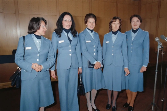 7 Tu Thu Ky Den Cap Tuong Hanh Trinh Phu Nu Gia Nhap Quan Doi Lien Bang Duc