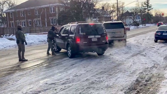1 Nhan Vien Ice Ban Chet Mot Phu Nu Tai Minnesota La Cuu Binh Day Dan Kinh Nghiem Lam Viec Cho Bo An Ninh Noi Dia