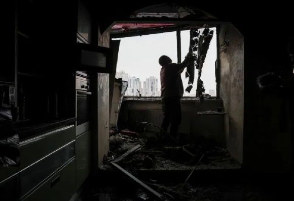 1 Kiev Bi Giac Nga Khung Bo Giua Mua Dong Nguoi Dan Gong Minh Chong Choi Gia Lanh Bong Toi