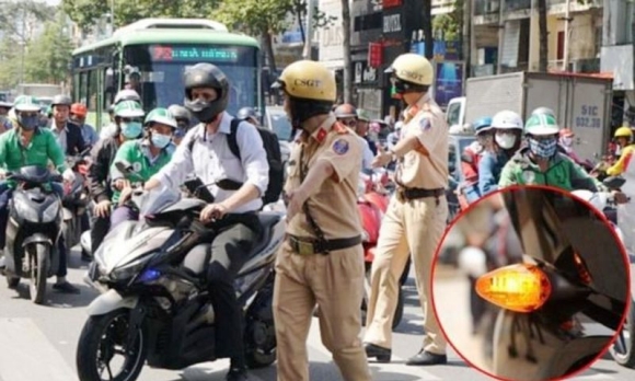 1 Chuyen Huong Khong Bat Xi Nhan Nguoi Dieu Khien Xe May Co The Bi Phat Den 14 Trieu Dong Tru 10 Diem Gplx