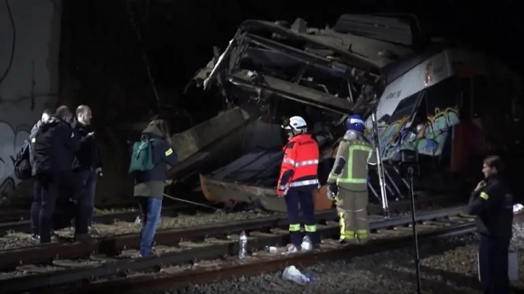 2 Be Gai 6 Tuoi Song Sot Than Ky Sau Tham Kich Tau Hoa Tai Tay Ban Nha