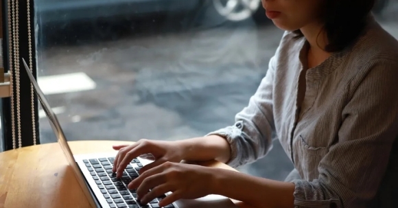 1 Vi Du Luan Vien Nhu Gian Bat Tu Chieu Tro Gia Danh Nguoi Dai Loan Thao Tung Thong Tin Bi Vach Tran