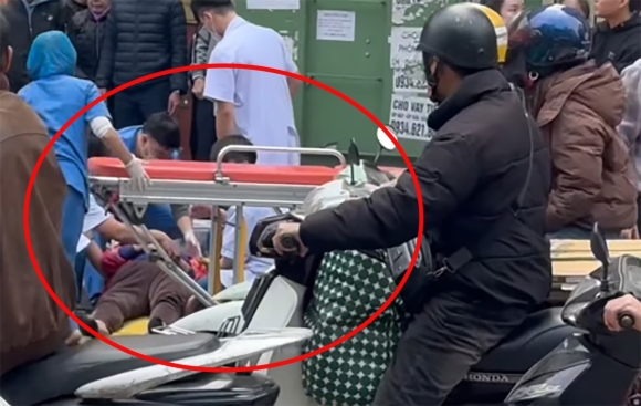 2 Xe Vinfast Vf9 Cuon Nguoi Va Xe May Vao Gam O Pho Kham Thien Khien Mot Phu Nu Tu Vong