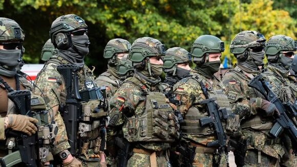 1 Chau Au Mat Nhieu Nam De Thoat Khoi Su Phu Thuoc Quan Su Vao My