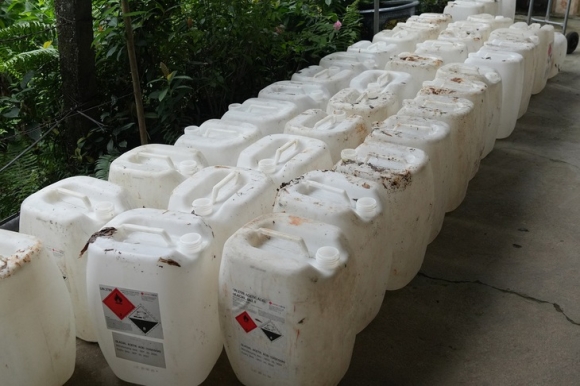 1 Xuong San Xuat 60000 Lit Giam Gia Lam Tu Axit Cong Nghiep Pha Nuoc La Gan Mac Len Men Tu Nhien