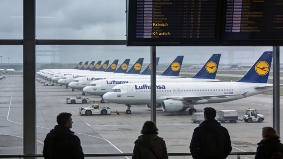 1 Hang Loat Chuyen Bay Cua Lufthansa Co Nguy Co Bi Huy Do Phi Cong Va Tiep Vien Dinh Cong