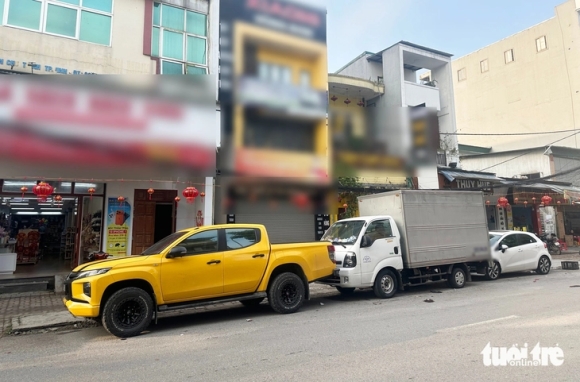 1 Dau Xe Chan Cua Hang Buon Ban Hanh Xu Van Minh Dung Do Thua Thieu Bien Cam