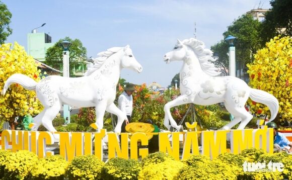 1 An Tuong Cap Bach Ma Vui Tuoi Nghinh Xuan O Ha Tien