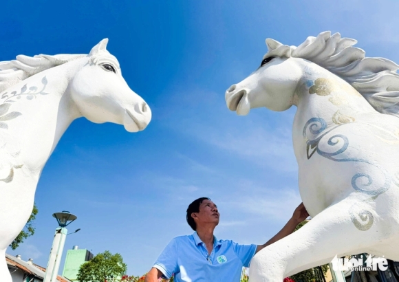 3 An Tuong Cap Bach Ma Vui Tuoi Nghinh Xuan O Ha Tien