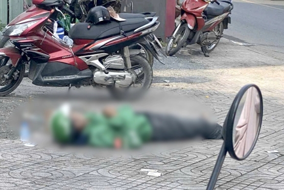 1 Shipper Guc Chet Ben Xe May Cho Day Hang O Phuong An Phu Dong