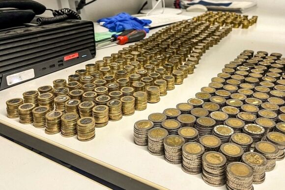 1 Canh Sat Berlin Bat Giu Cap Doi Dung Xe Day Tre Em De Tau Tan Hang Nghin Euro Tien Xu