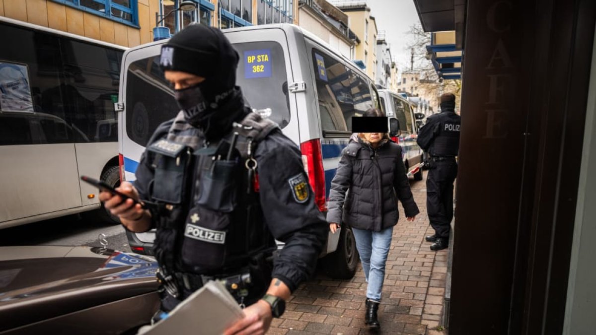 1 Triet Pha Duong Day Buon Nguoi Tai Duc Dot Kich Hang Loat Tiem Massage Trung Quoc