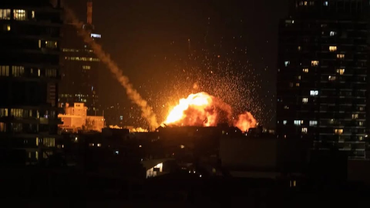 1 Chien Su Iran Ngay Thu Hai Tin Don Lanh Tu Ali Khamenei Tu Vong Khien Tehran Rung Dong