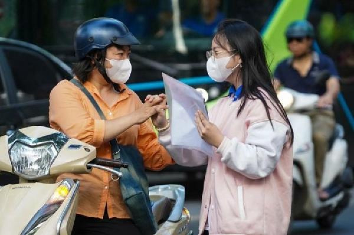 1 Tuyen Sinh Lop 10 Van La Ki Thi Kinh Hoang