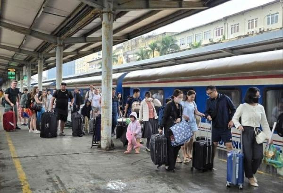 1 Xung Dot Trung Dong Day Chi Phi Duong Sat Hang Khong Va Logistics Tang