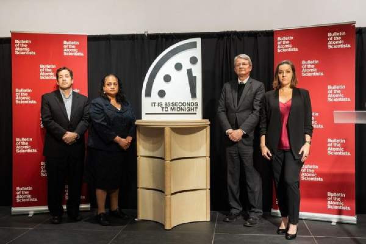 2 Dong Ho Tan The Da Dung Ve Chien Su Tai Iran