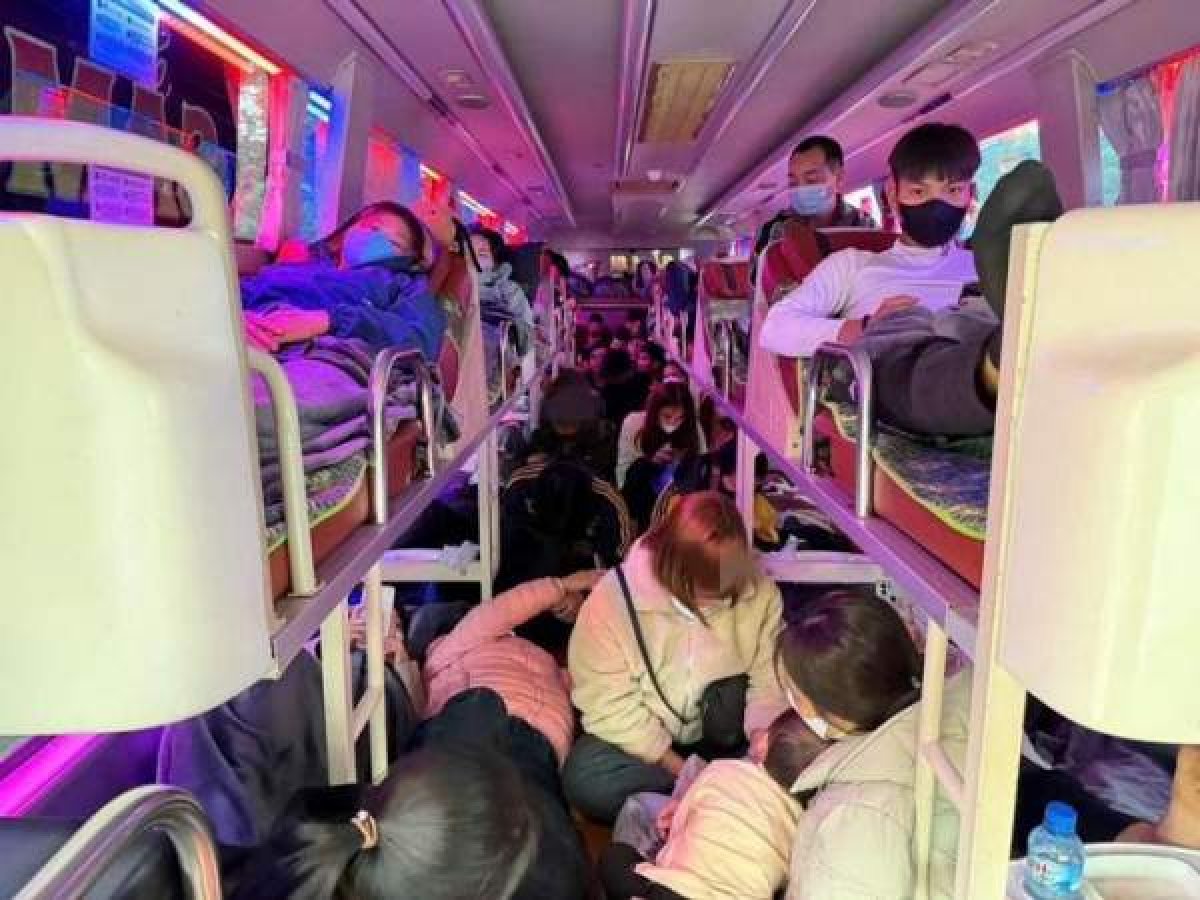 2 Xe Khach 19 Cho Nhoi Nhet 60 Nguoi Bi Phat Hon 200 Trieu Dong