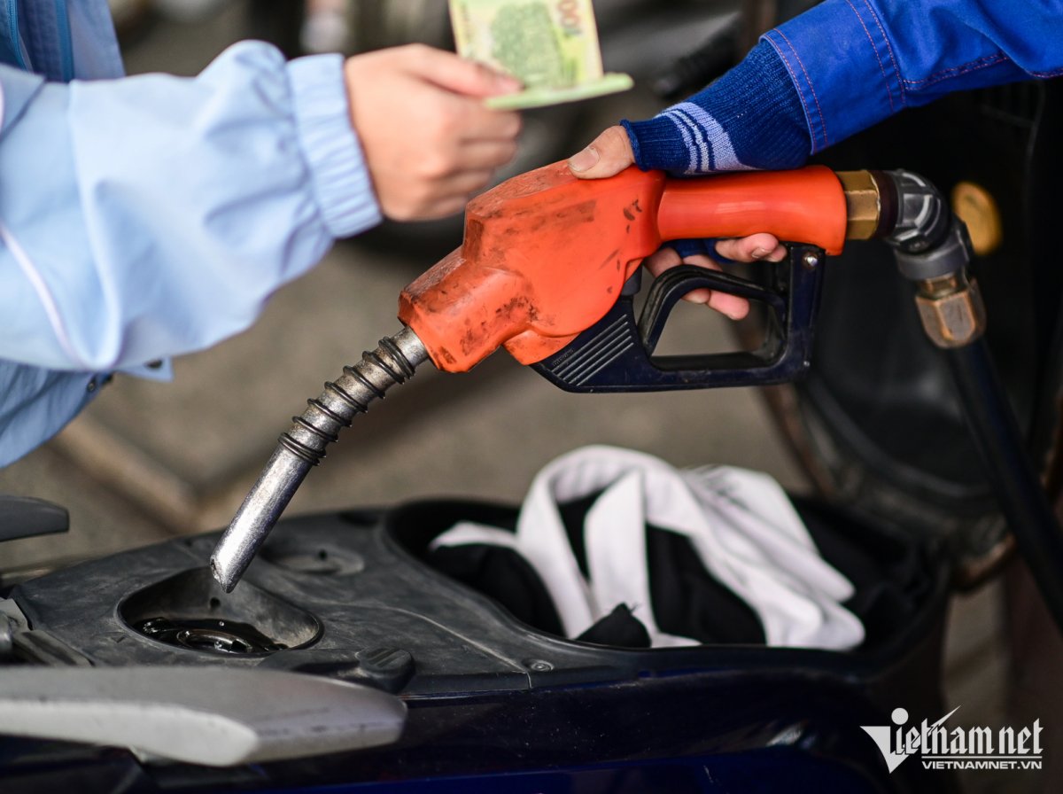 Giá xăng hơn 29.000 đồng/lít, thuế và chi phí chiếm khoảng 30%