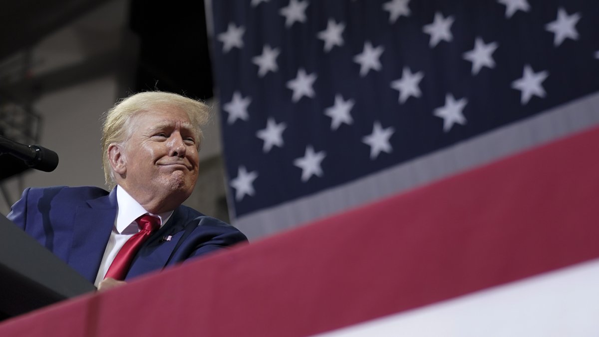 Trump tuyên bố phá hủy hoàn toàn đảo Kharg của Iran và có thể tấn công nữa "cho vui"