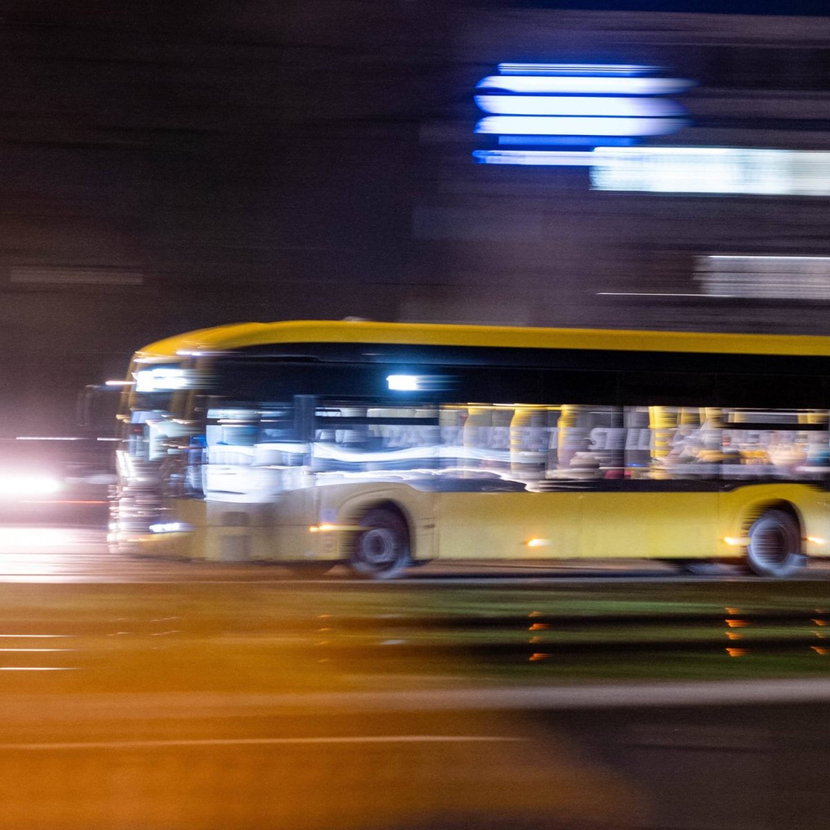 1 Chuyen Xe Tinh Yeu Ky La Thieu Nien 15 Tuoi Trom Xe Buyt De Dua Ban Gai Di Hoc