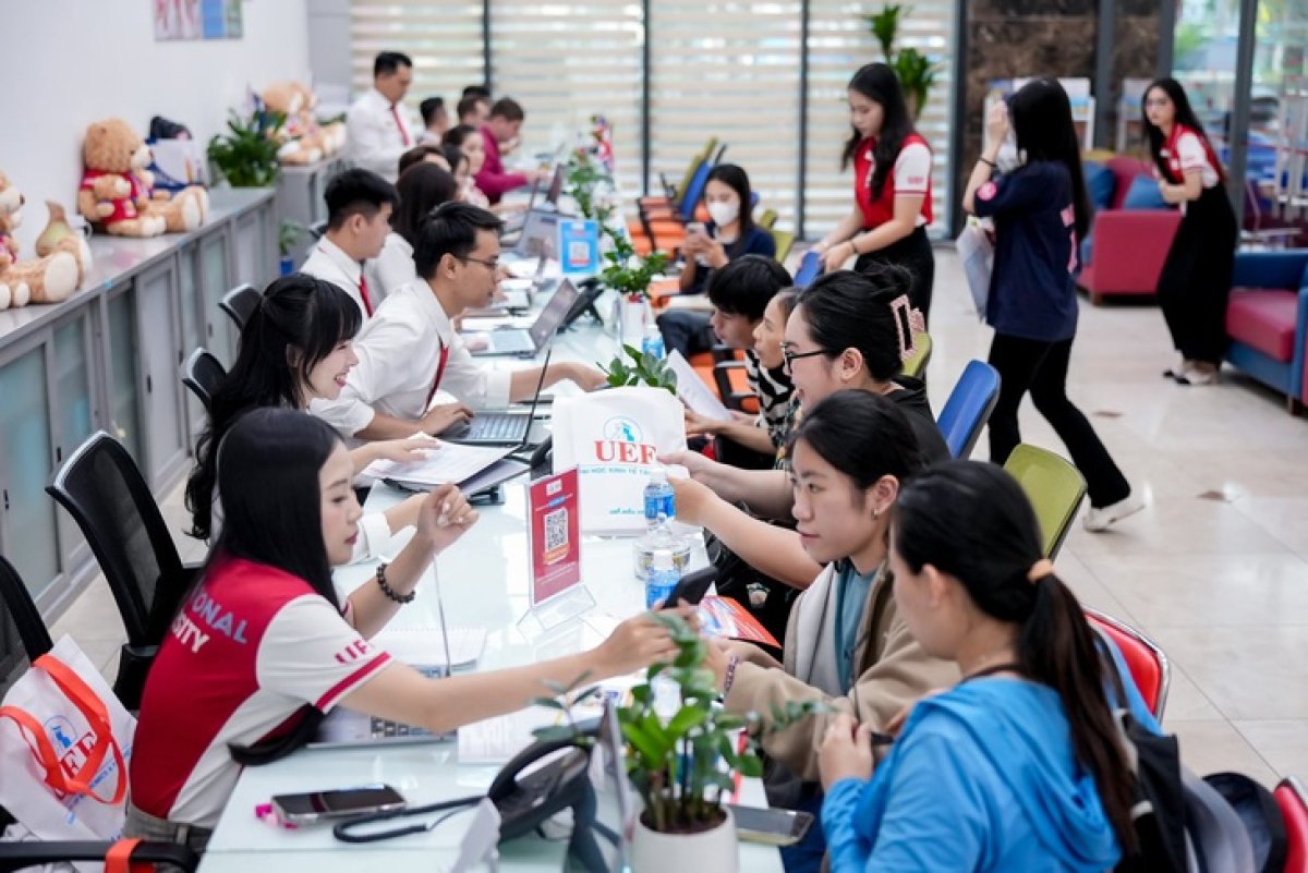 1 Hoc Phi Dai Hoc 2026 Tiep Tuc Tang Co Nganh Vot Gan 50