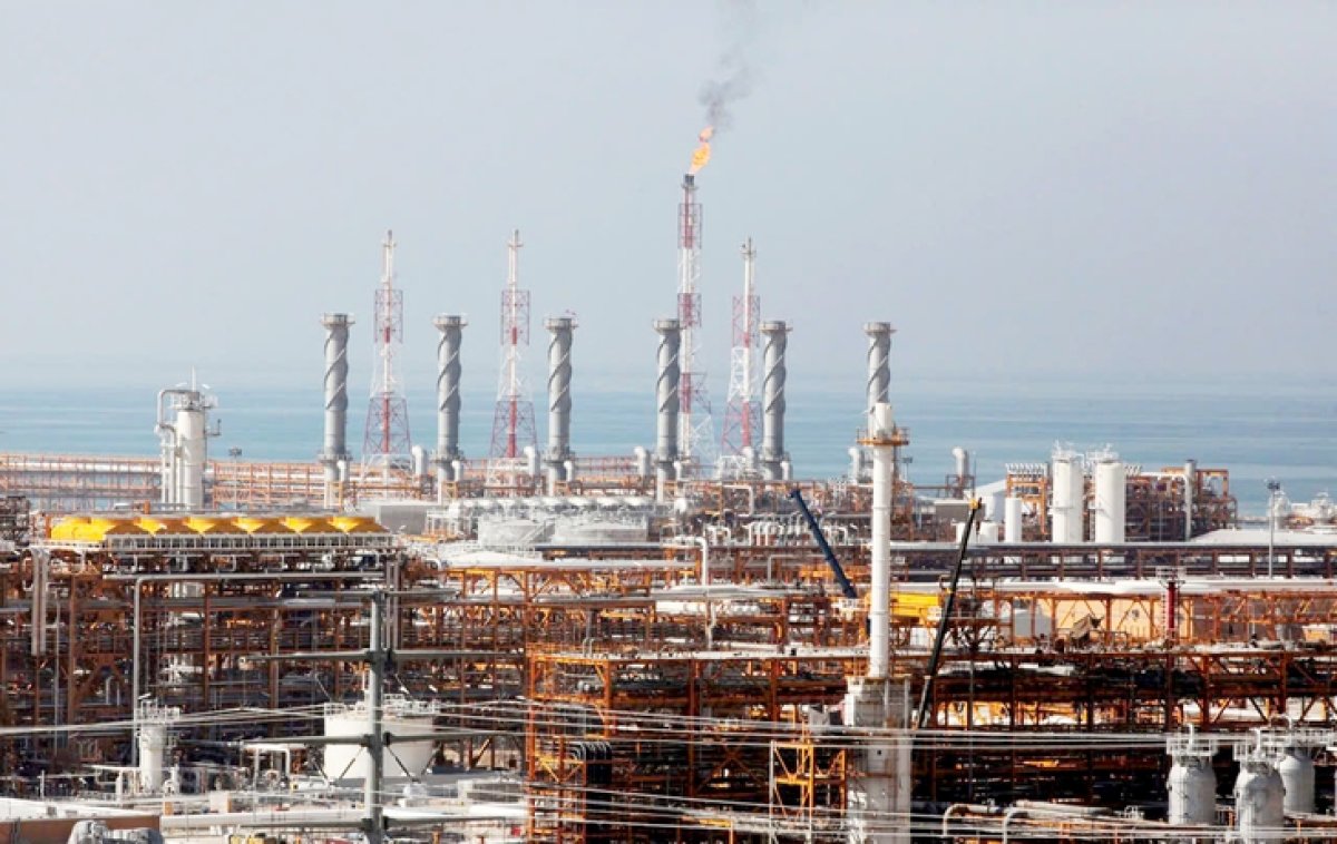 1 Trai Tim Khi Dot Iran Bi Tan Cong Gia Dau Vuot 112 Usdthung