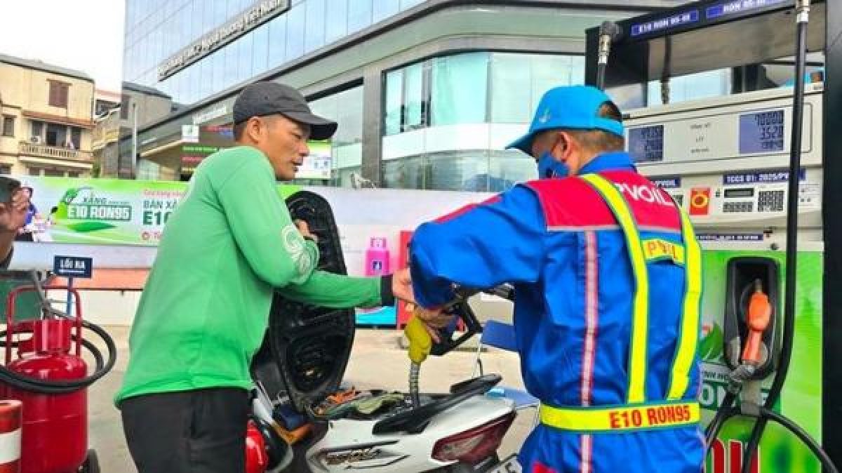 1 Gia Xang Tang Hon 5100 Donglit Dau Tang Gan 9000 Dong