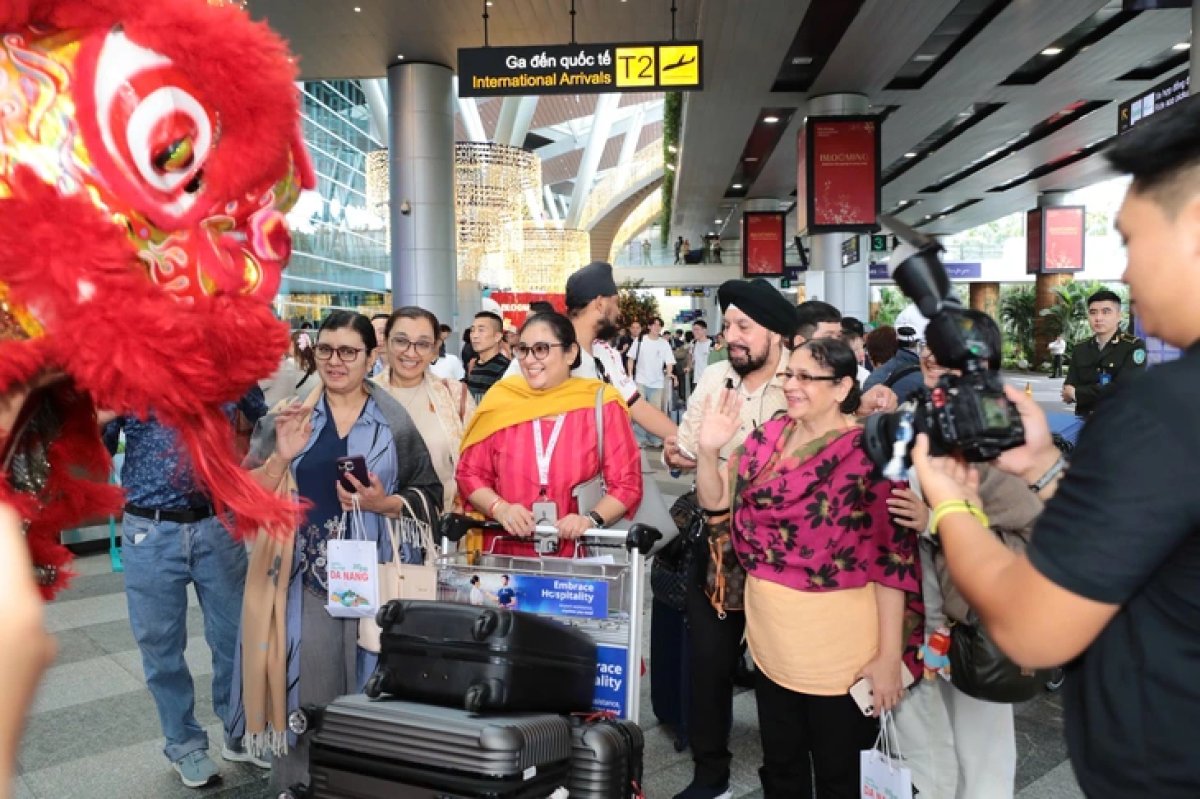 1 Khach Un U O San Bay Gio Cao Diem Da Nang De Nghi Cac Bo Nganh Ho Tro Thao Go