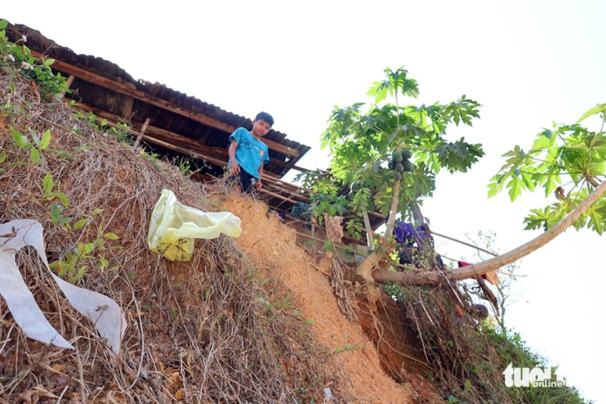 2 Them Du An Ha Cot Nen O Dong Nai Khien Nha Dan Cheo Leo Tren Dinh Doi