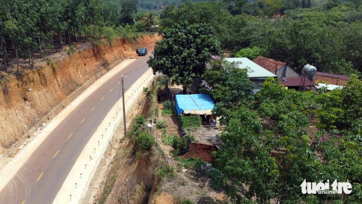 3 Them Du An Ha Cot Nen O Dong Nai Khien Nha Dan Cheo Leo Tren Dinh Doi