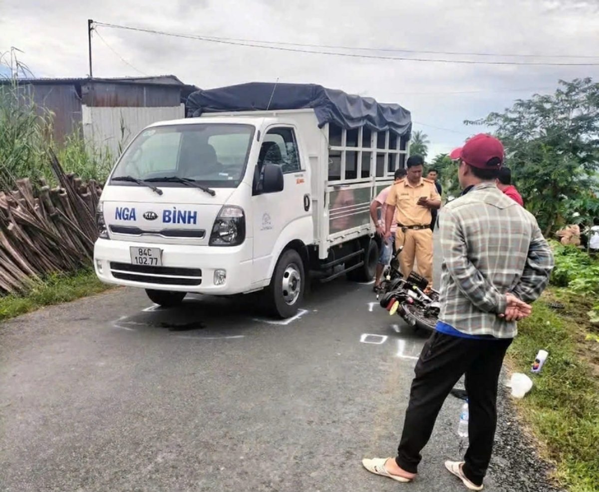 2 Bat Nguyen Pho Thu Truong Va Dieu Tra Vien Vu Nu Sinh Bi Tai Nan Giao Thong Tu Vong O Vinh Long