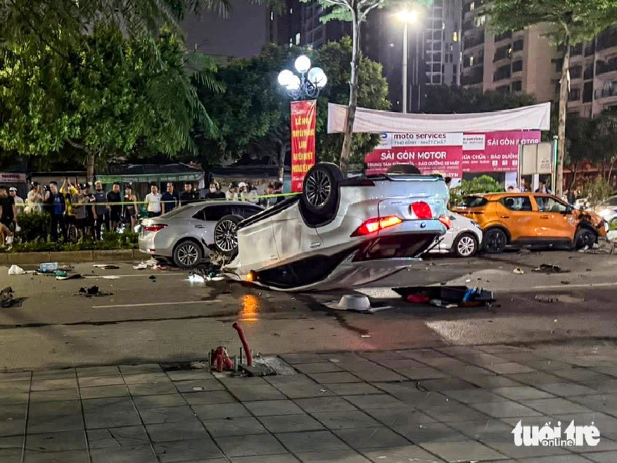 1 Tam Giu Tai Xe Lexus Tong Lien Hoan 6 Xe Luc Nua Dem