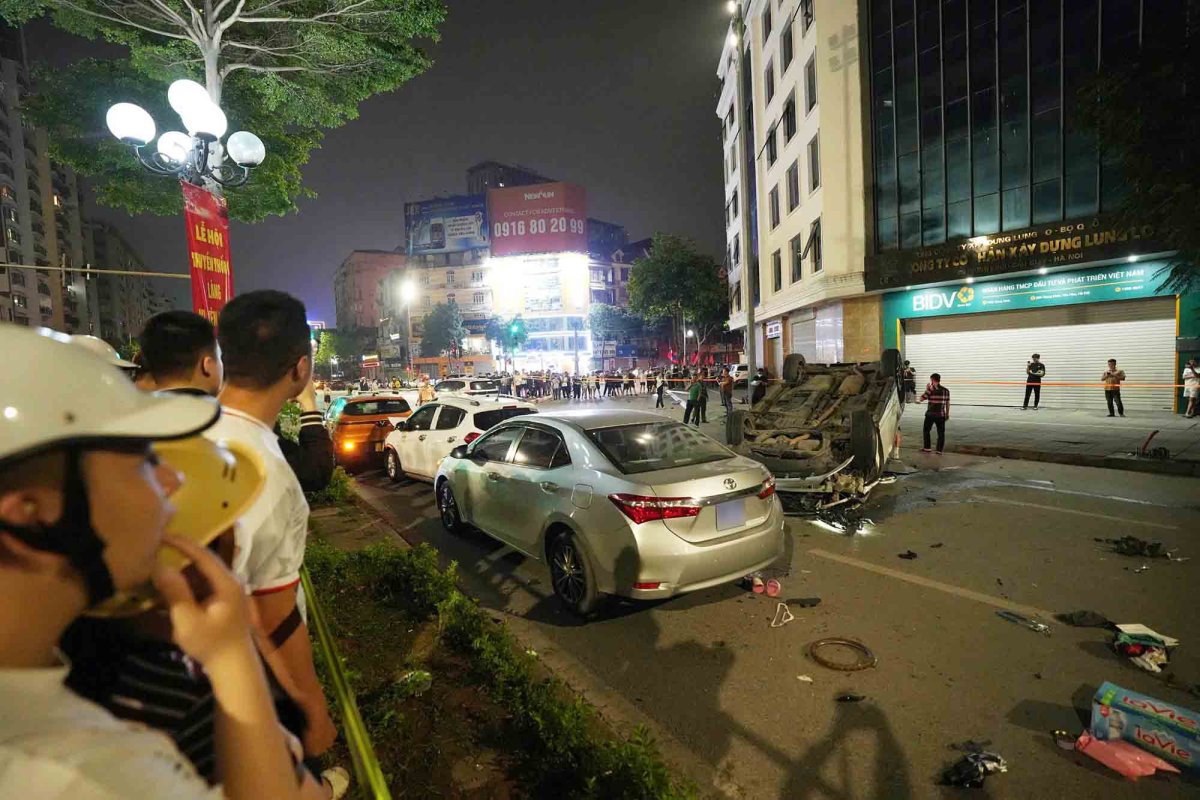 2 Vu Tai Nan Lien Hoan Tren Duong Trung Kinh O Ha Noi Tam Giu Tai Xe Xe Lexus