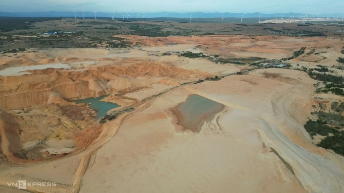 1 Can Bo Hai Quan Nhan 86 Ty Dong Giup Thuong Nhan Trung Quoc Buon Lau Titan