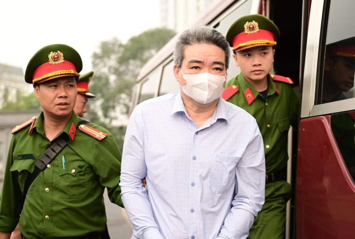 3 Chum Anh Cuu Thu Truong Va 20 Nguoi Ra Toa Vu Doanh Nghiep Hoi Lo 40 Ti