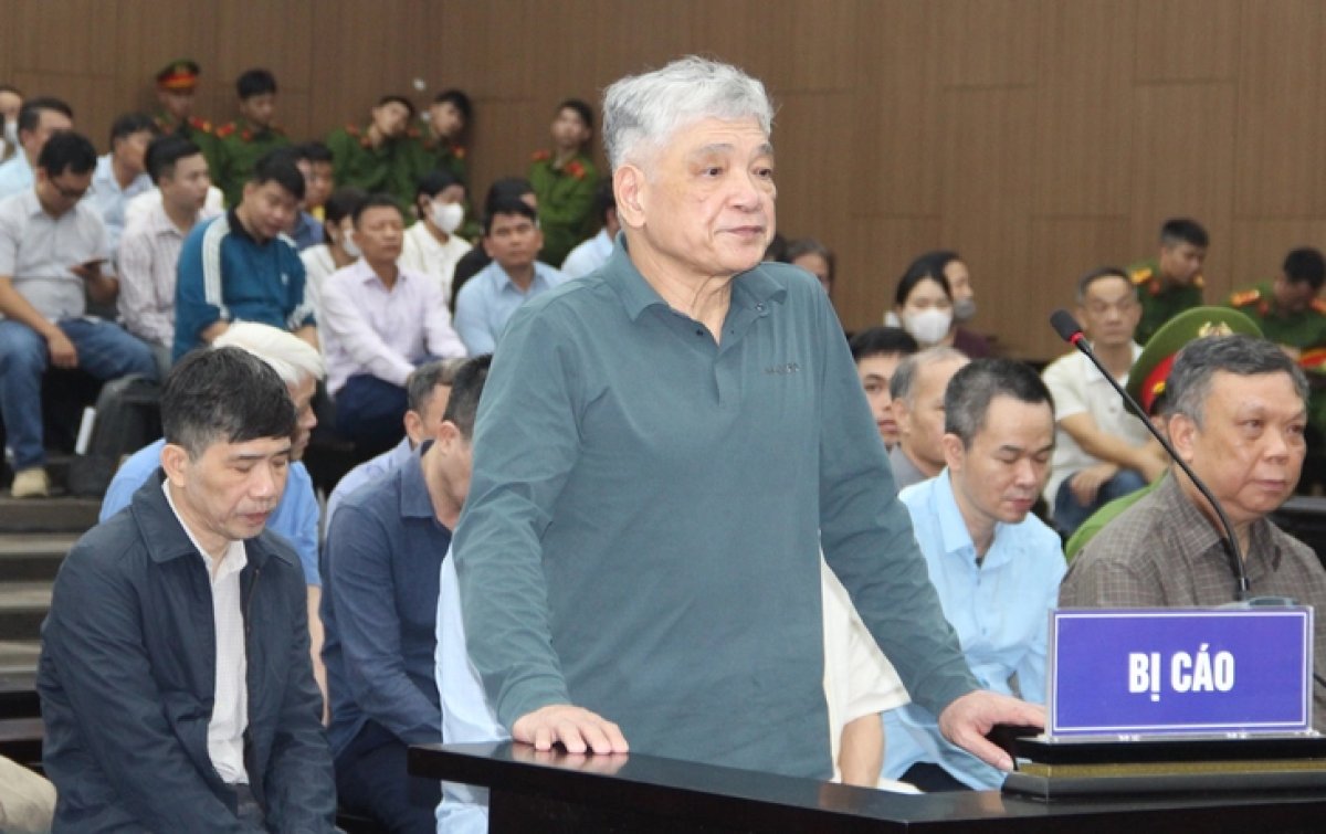 5 Chum Anh Cuu Thu Truong Va 20 Nguoi Ra Toa Vu Doanh Nghiep Hoi Lo 40 Ti