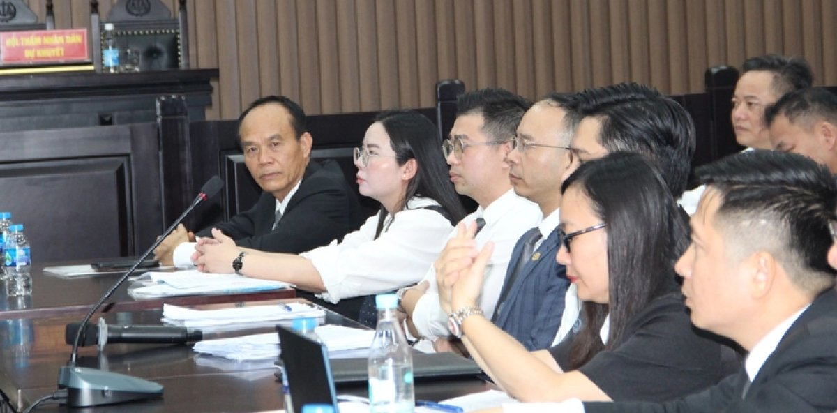 6 Chum Anh Cuu Thu Truong Va 20 Nguoi Ra Toa Vu Doanh Nghiep Hoi Lo 40 Ti