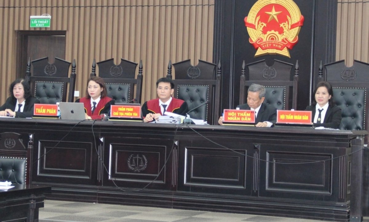 7 Chum Anh Cuu Thu Truong Va 20 Nguoi Ra Toa Vu Doanh Nghiep Hoi Lo 40 Ti