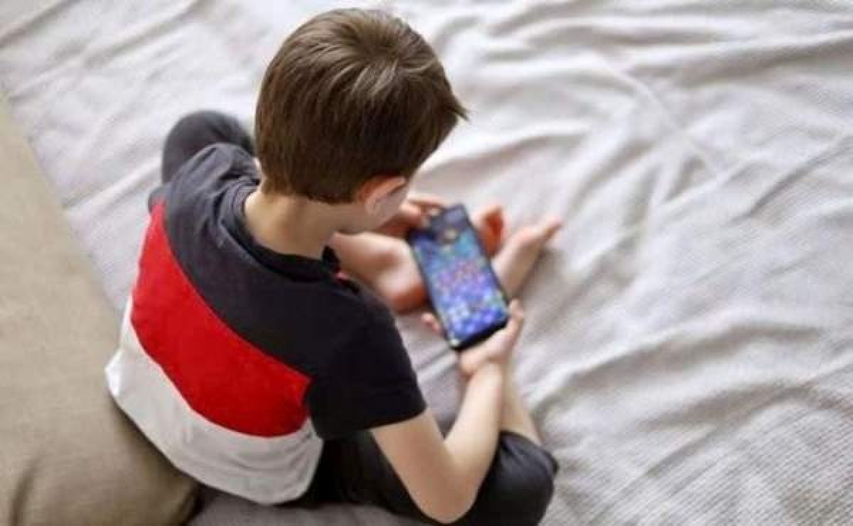 2 5 Tac Hai Khi Tre Lam Dung Dien Thoai Thong Minh