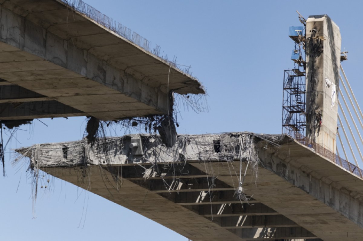 2 Nguoi Iran Bang Hoang Sau Vu My Tap Kich Cau Lon Nhat Ca Nuoc