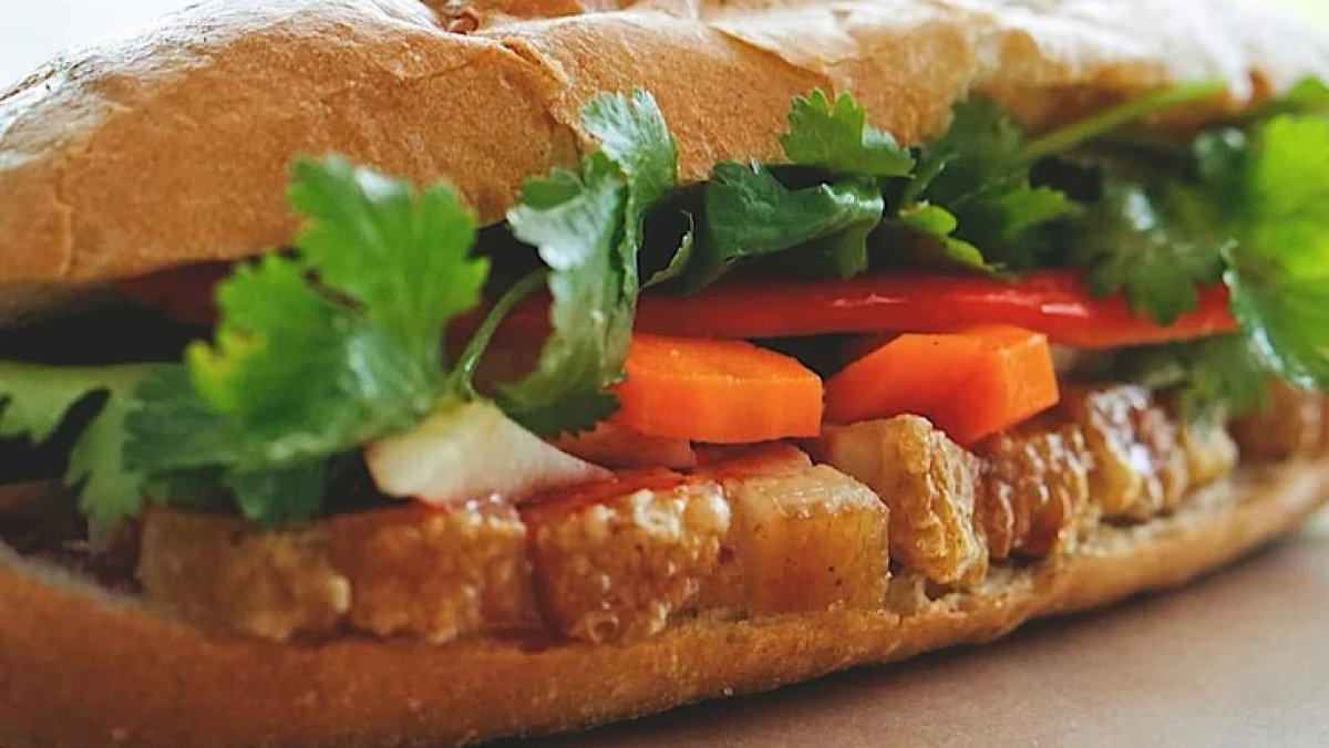 1 Banh Mi Heo Quay Bat Ngo Vao Top 100 Mon Ngon Nhat Dong Nam A Qua Mat Ca Pho