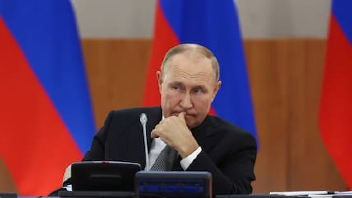 2 Nguoi Dan Moscow Bat Binh Truoc Tinh Trang Mang Internet Bi Te Liet