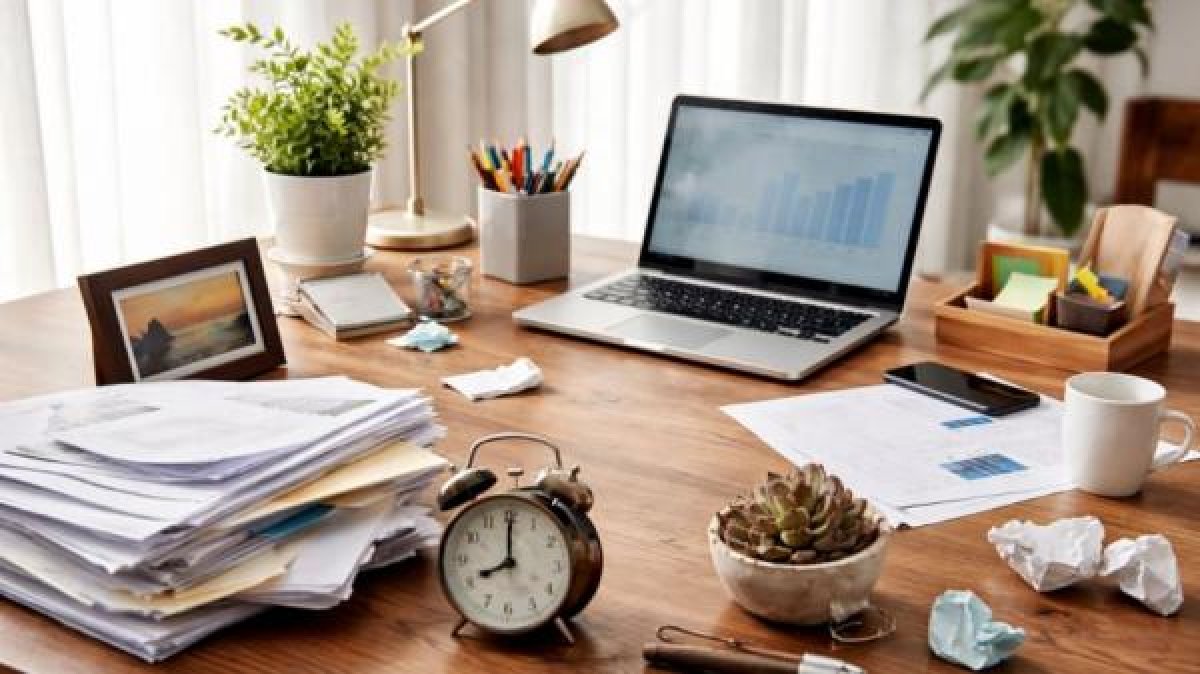 1 3 Thu Tuyet Doi Khong Nen De Tren Ban Lam Viec Tuong Vo Hai Nhung De Khoa Tai Van