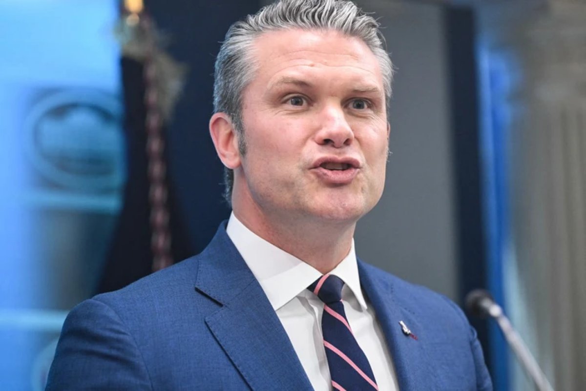 1 Nghi Si Dang Dan Chu Kien Nghi Luan Toi Bo Truong Chien Tranh Pete Hegseth